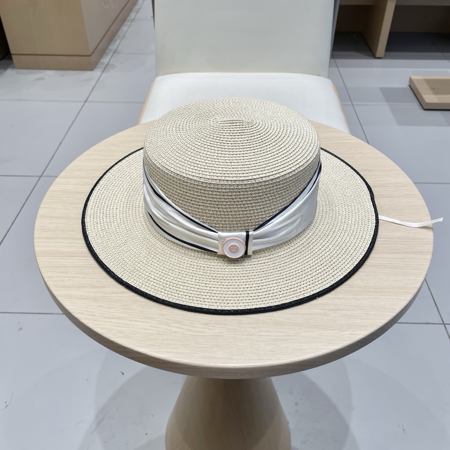NO:350569,Chanel Chanel celebrity style top hat, flat top straw hat, head circumference 57cm hat, straw hat fisherman hat baseball hat, hat, chanel, chanel, espadrilles, hatsChanel香奈儿名媛风小礼帽,平顶草帽,头围57cm帽子草帽渔夫帽棒球帽,帽子,chanel,chanel,espadrilles,hats,hat