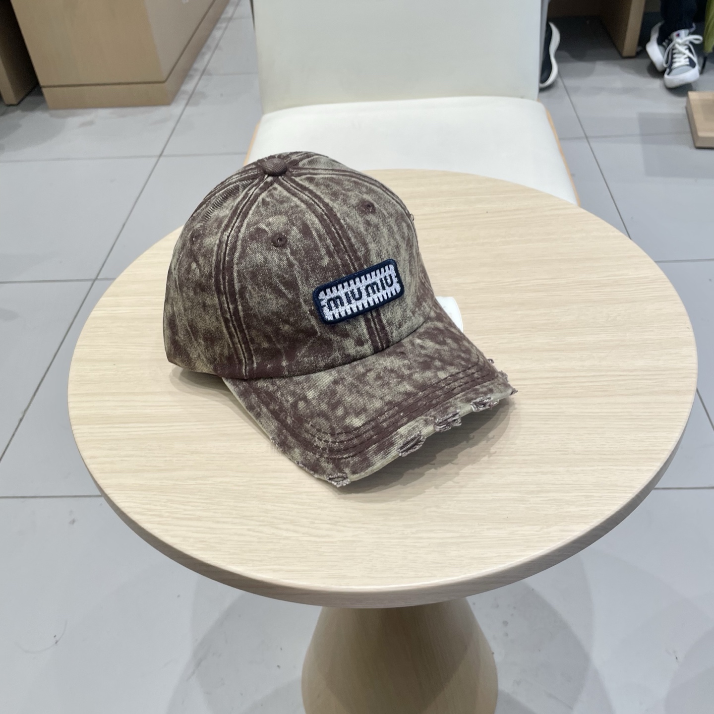  miumi缪缪棒球帽🧢
非常耐看的男女同款
日常出门 自带氛围感
偶尔换换感觉真的太棒了