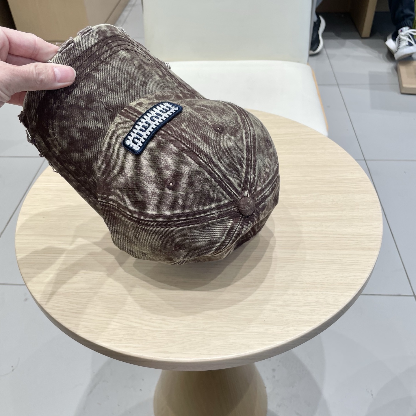  miumi缪缪棒球帽🧢
非常耐看的男女同款
日常出门 自带氛围感
偶尔换换感觉真的太棒了