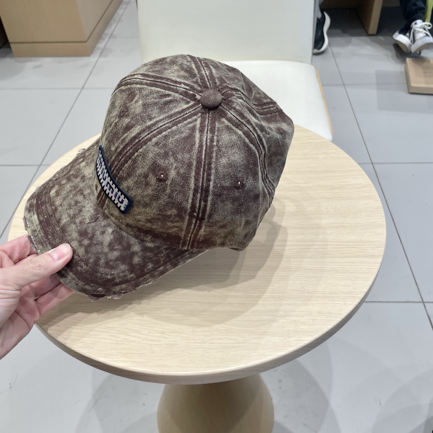  miumi缪缪棒球帽🧢
非常耐看的男女同款
日常出门 自带氛围感
偶尔换换感觉真的太棒了