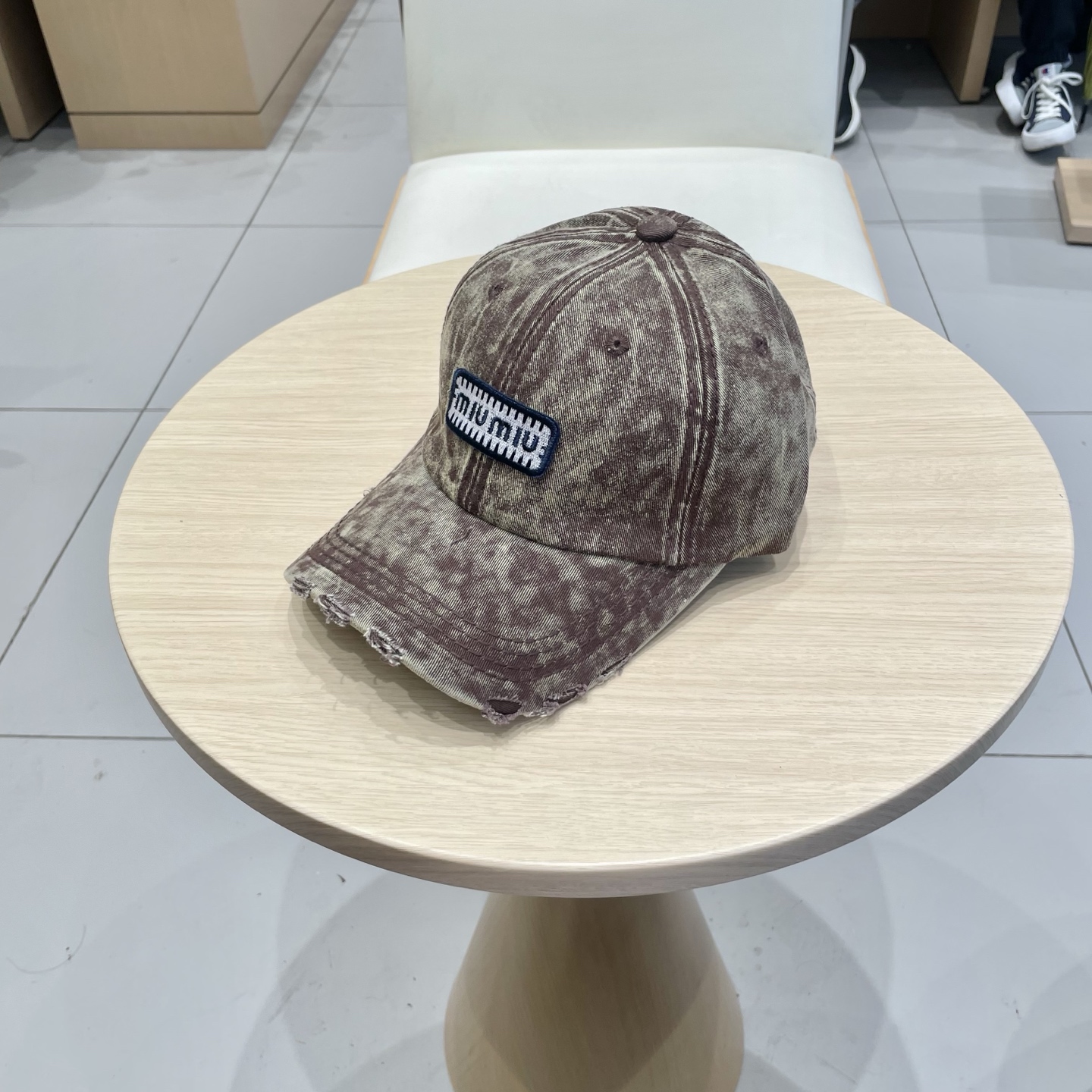  miumi缪缪棒球帽🧢
非常耐看的男女同款
日常出门 自带氛围感
偶尔换换感觉真的太棒了