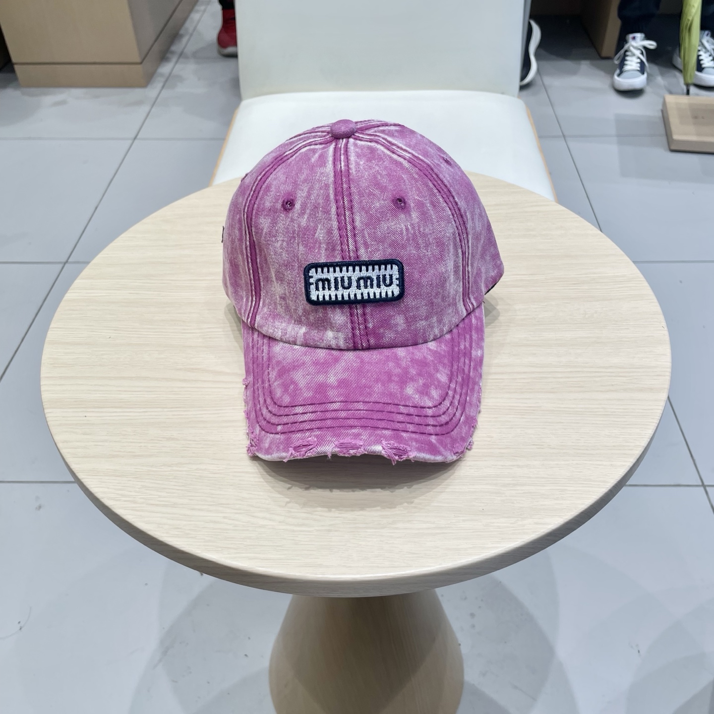  miumi缪缪棒球帽🧢
非常耐看的男女同款
日常出门 自带氛围感
偶尔换换感觉真的太棒了
