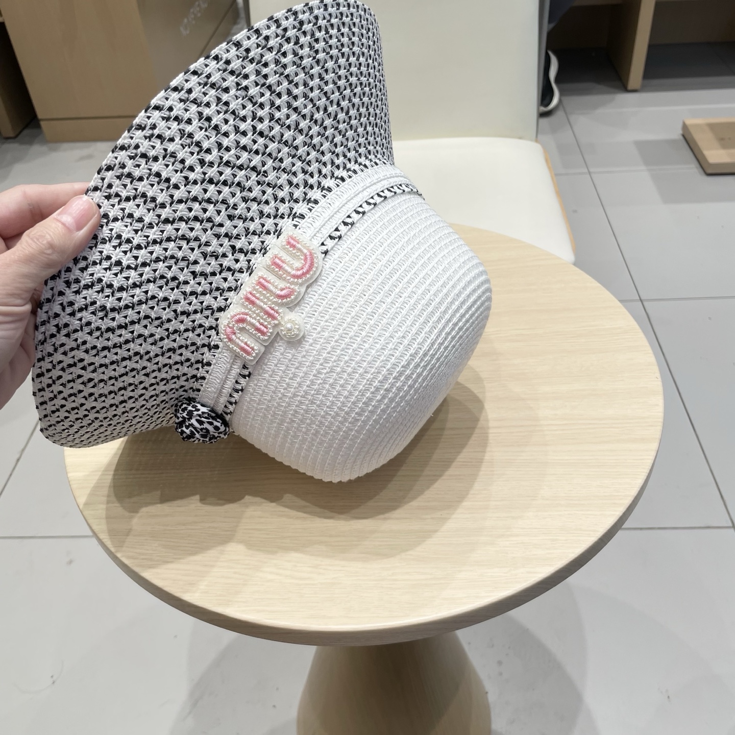 缪缪miumiu 2025新款草帽，高级定制，名媛风，夏季防晒防紫外线，出行必备，百搭好看