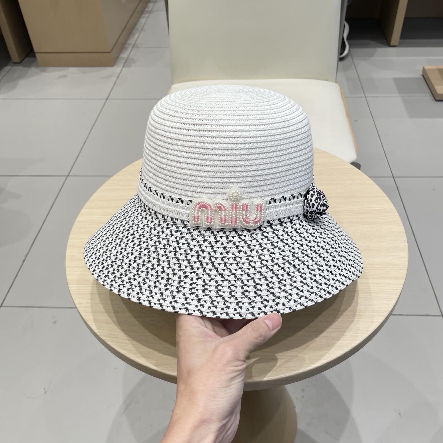 缪缪miumiu 2025新款草帽，高级定制，名媛风，夏季防晒防紫外线，出行必备，百搭好看