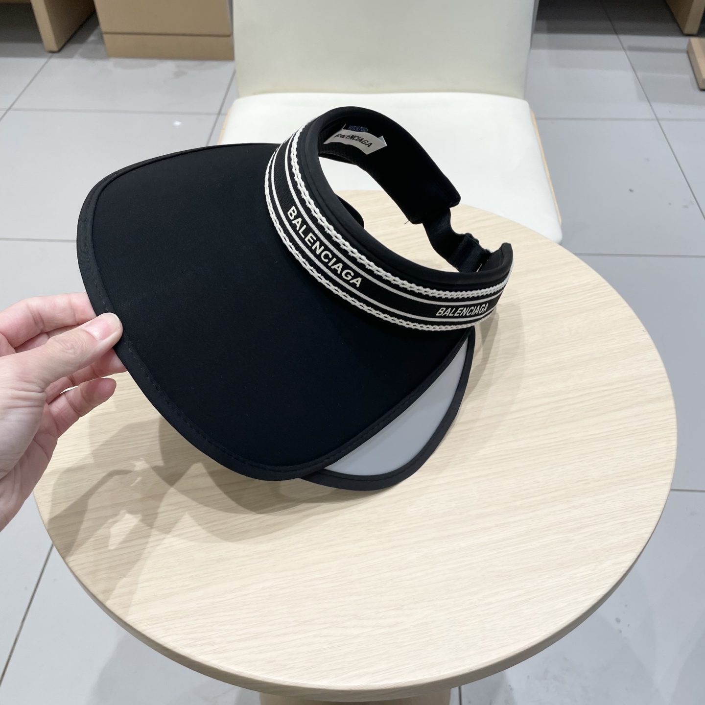 最新巴黎世家BALENCIAGA，空顶遮阳帽，最好品质的，休闲大方，大家自己对比哦