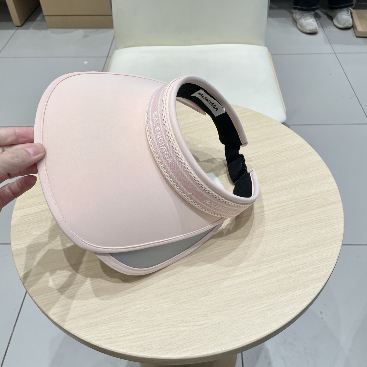 最新巴黎世家BALENCIAGA，空顶遮阳帽，最好品质的，休闲大方，大家自己对比哦