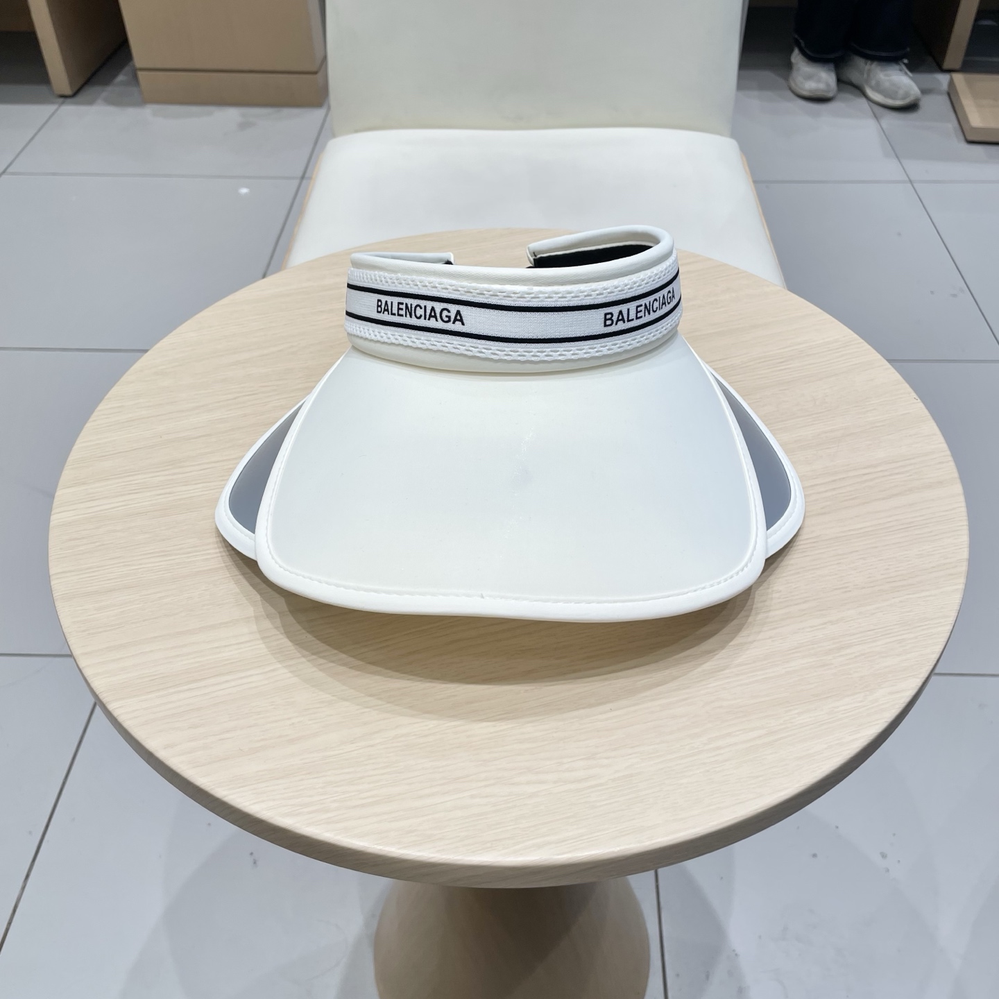 最新巴黎世家BALENCIAGA，空顶遮阳帽，最好品质的，休闲大方，大家自己对比哦