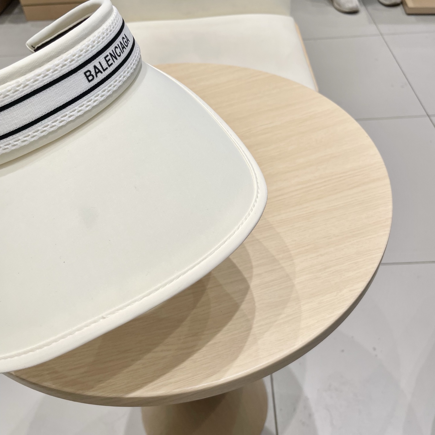 最新巴黎世家BALENCIAGA，空顶遮阳帽，最好品质的，休闲大方，大家自己对比哦