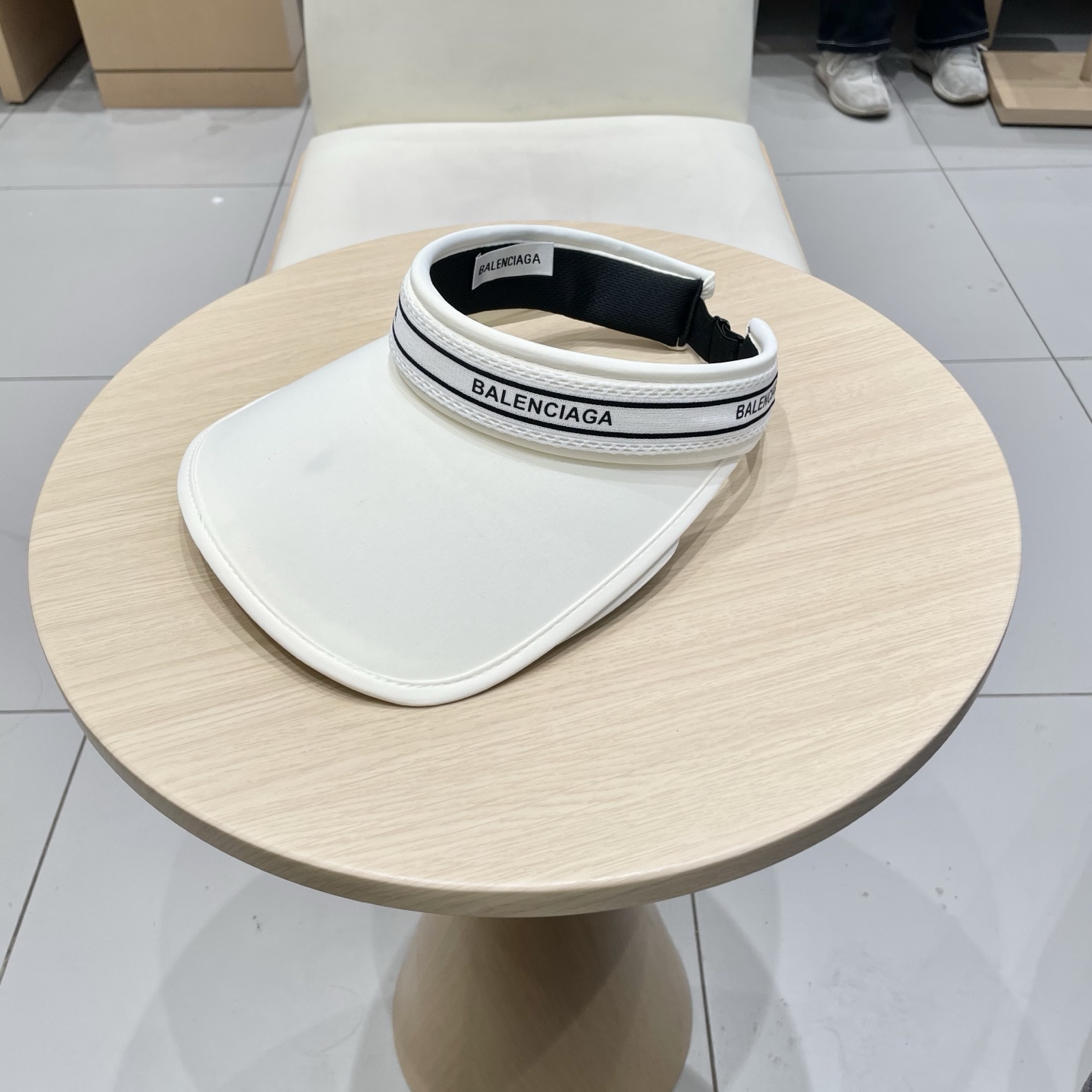 最新巴黎世家BALENCIAGA，空顶遮阳帽，最好品质的，休闲大方，大家自己对比哦