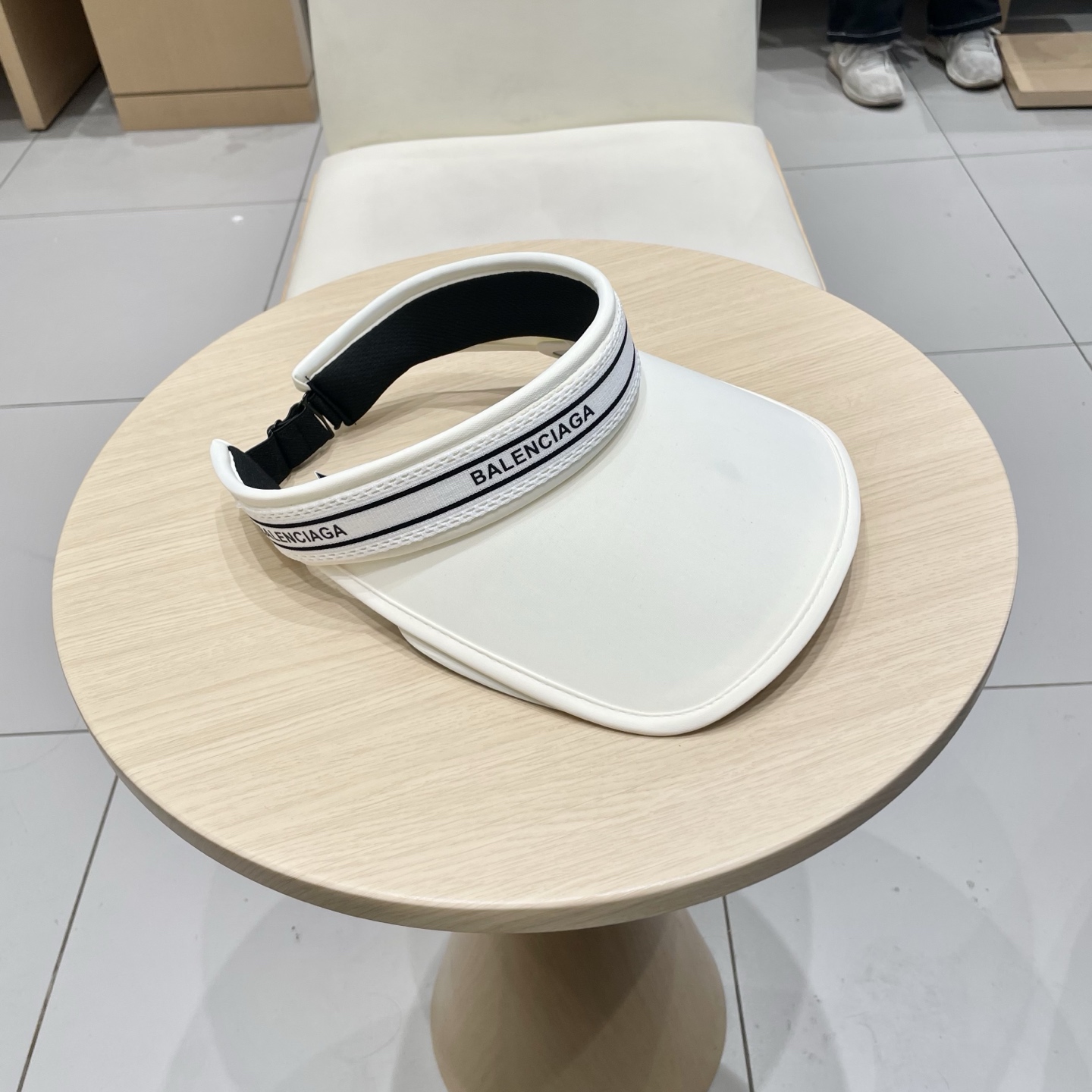 最新巴黎世家BALENCIAGA，空顶遮阳帽，最好品质的，休闲大方，大家自己对比哦