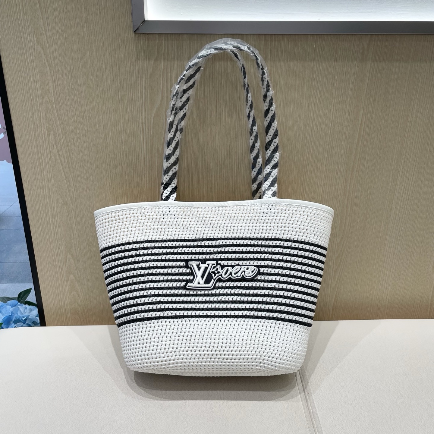 NO:230317,Louis Vuitton baseball cap Louis Vuitton striped straw woven bag large capacity fashion women's bag new style portable vegetable basket bag temperament commuter ins style shoulder bag size 40cm width 23cm height 30cm hat straw hat fisherman hat baseball cap, hat, louis vuitton, louis vuitton, espadrilles, espadrilles, shoulder bags, hats19860909路易威登棒球帽 LouisVuitton条纹草编包大容量时尚女包新款手提菜篮子包气质通勤ins风单肩包尺寸宽40cm 下宽23cm高度30cm帽子草帽渔夫帽棒球帽,帽子,louis vuitton,louis vuitton,espadrilles,espadrilles,shoulder bags,hats,hat