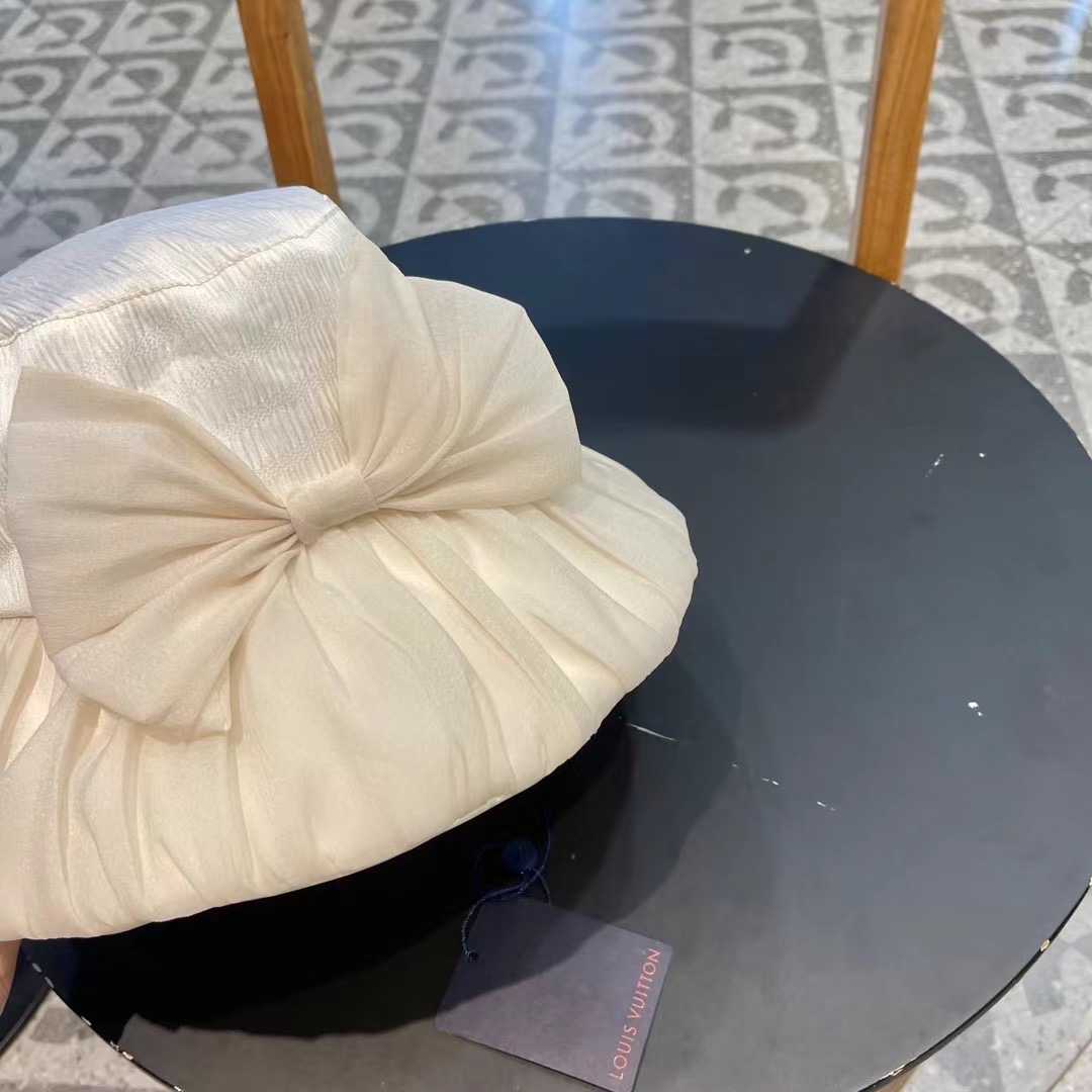  LouisVuitton🧢路易威登新款渔夫帽女夏气质大檐显脸小度假海边沙滩防晒太阳帽