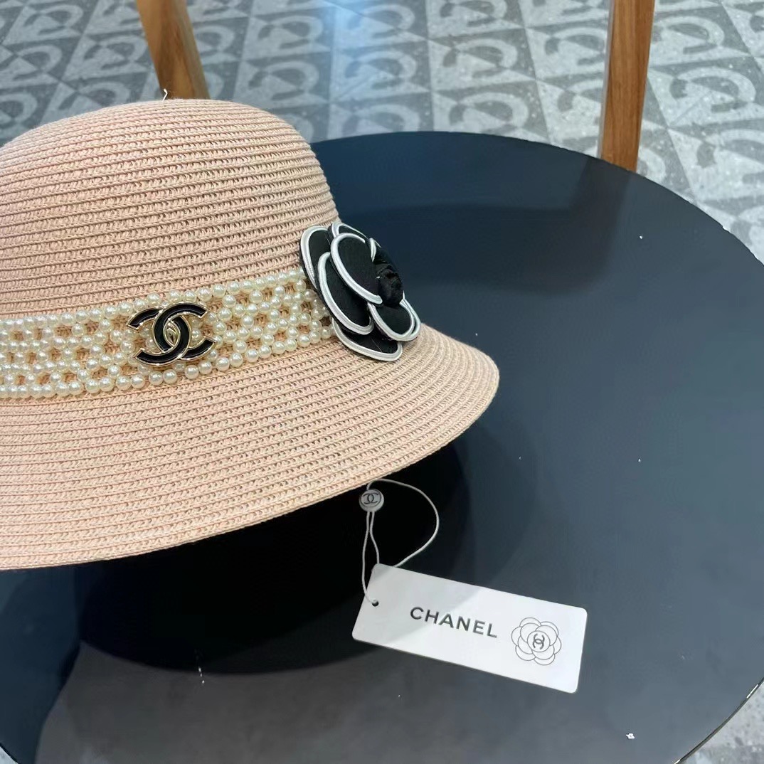 【CHANEL香奈儿】
2025新款大牌小香风盆帽草帽  夏天海边首选～
新款材质编织而成～质感满分💯