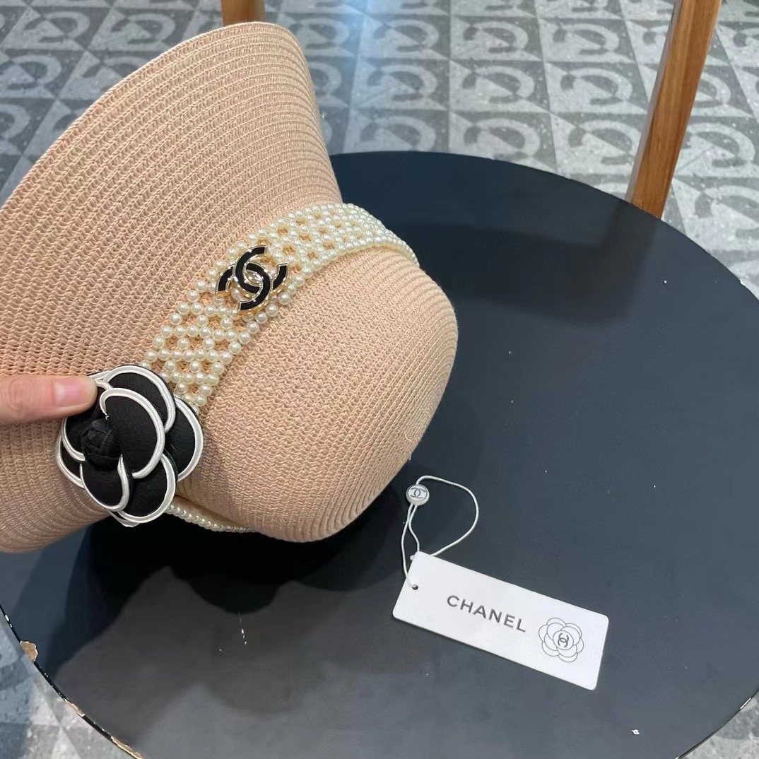 【CHANEL香奈儿】
2025新款大牌小香风盆帽草帽  夏天海边首选～
新款材质编织而成～质感满分💯