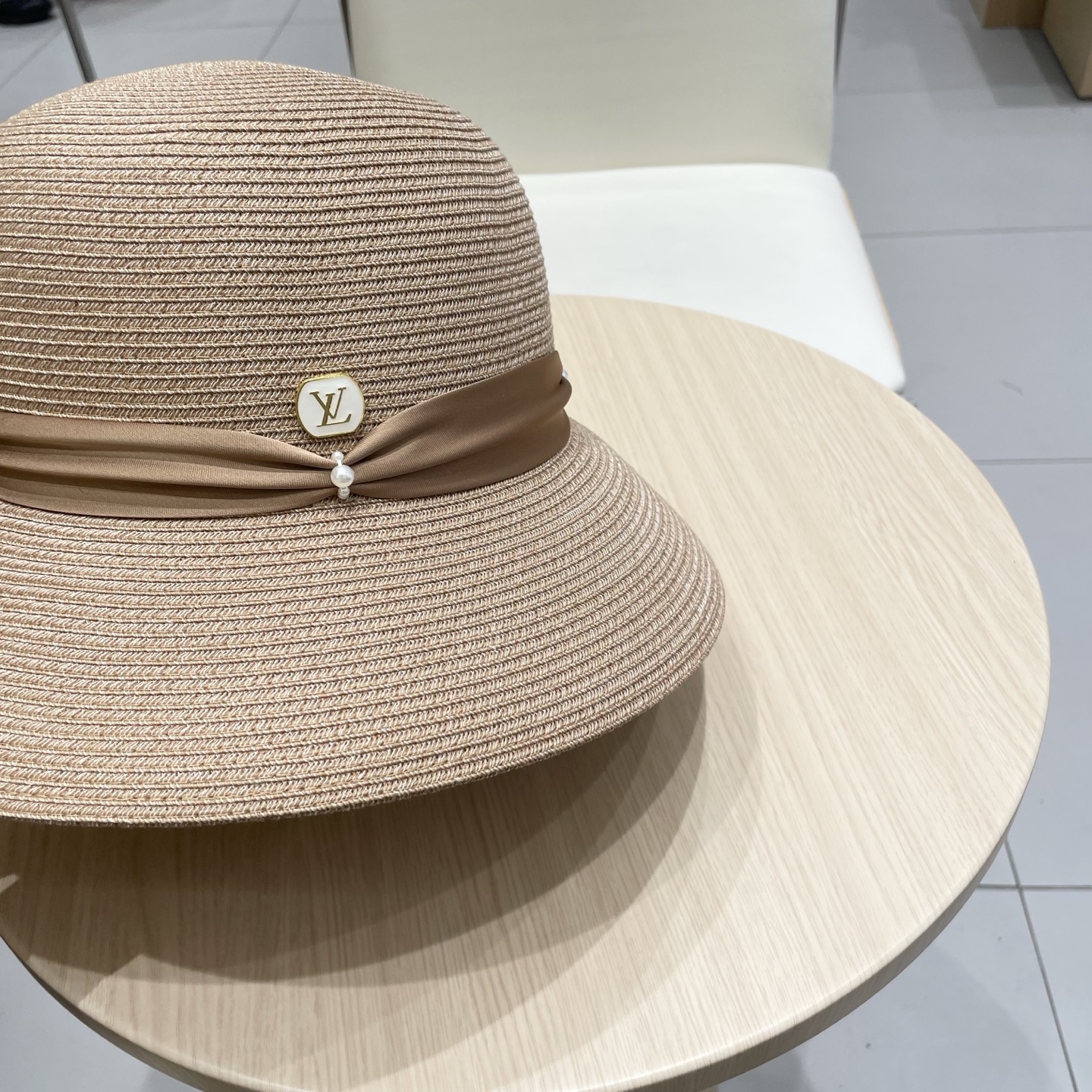  🧢路易威登棒球帽 LouisVuitton渔夫帽夏季女士时尚千金风宽檐细编遮阳帽缎面珍珠轻量圆顶