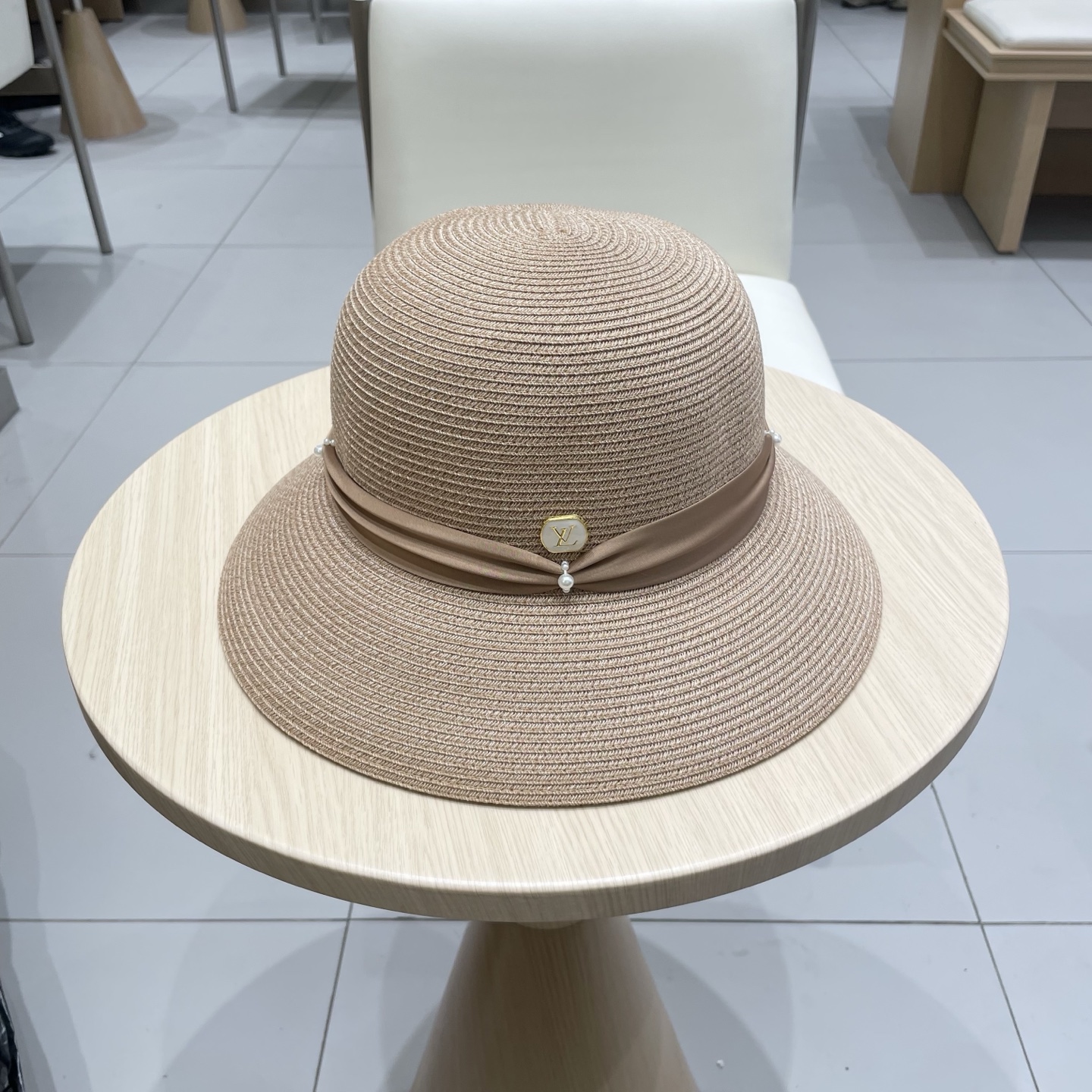  🧢路易威登棒球帽 LouisVuitton渔夫帽夏季女士时尚千金风宽檐细编遮阳帽缎面珍珠轻量圆顶
