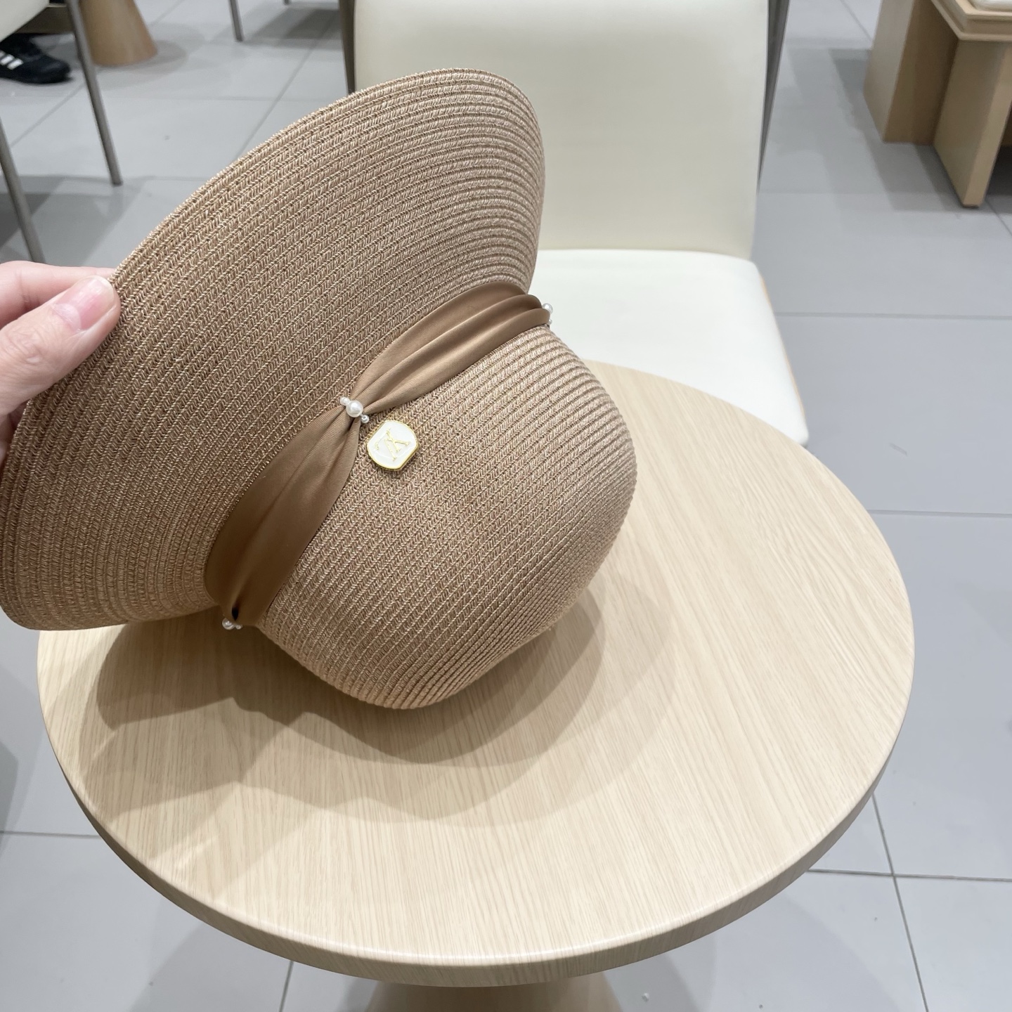  🧢路易威登棒球帽 LouisVuitton渔夫帽夏季女士时尚千金风宽檐细编遮阳帽缎面珍珠轻量圆顶
