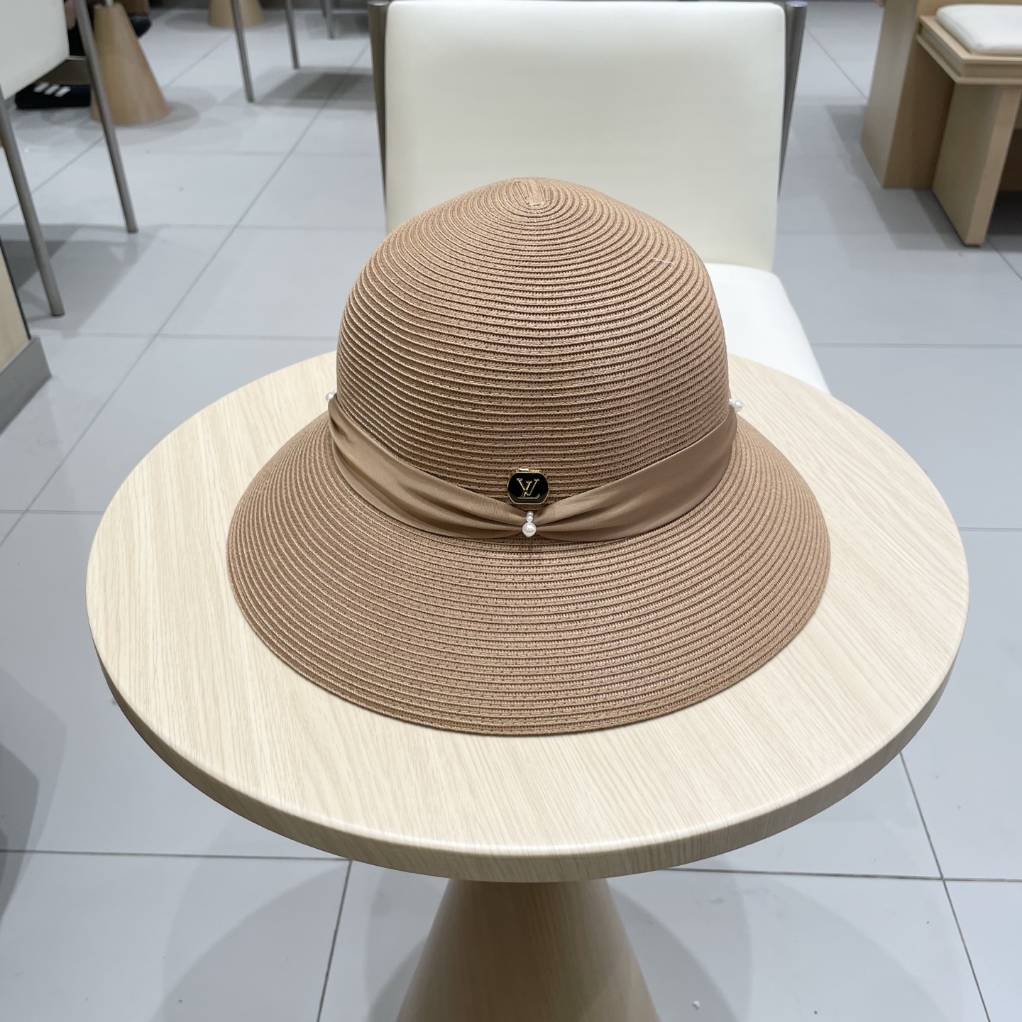  🧢路易威登棒球帽 LouisVuitton渔夫帽夏季女士时尚千金风宽檐细编遮阳帽缎面珍珠轻量圆顶