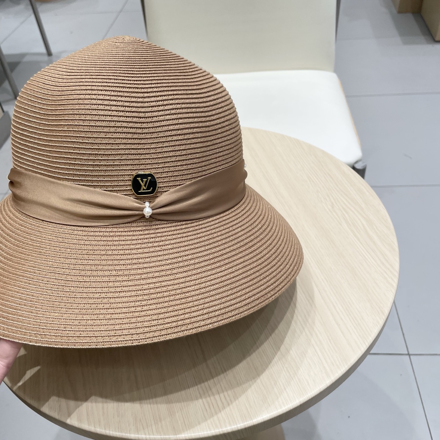  🧢路易威登棒球帽 LouisVuitton渔夫帽夏季女士时尚千金风宽檐细编遮阳帽缎面珍珠轻量圆顶