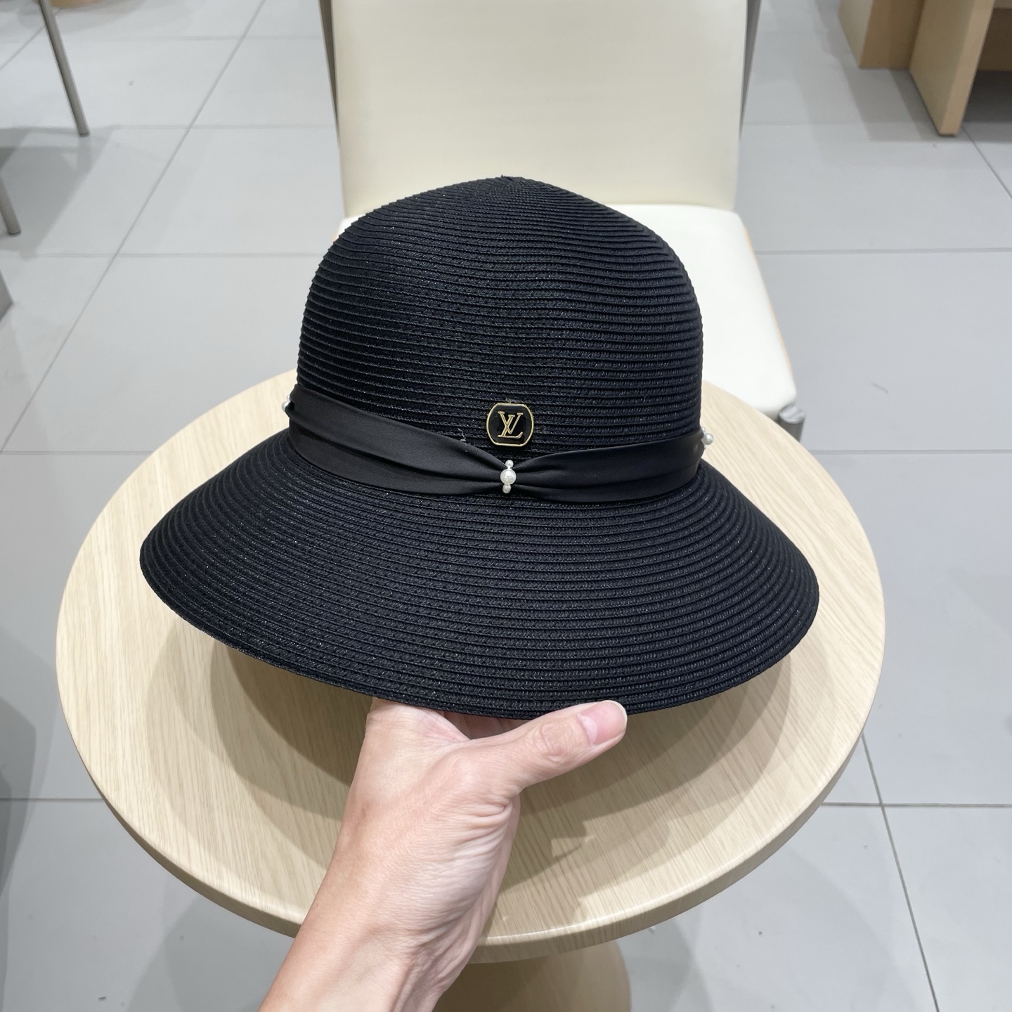  🧢路易威登棒球帽 LouisVuitton渔夫帽夏季女士时尚千金风宽檐细编遮阳帽缎面珍珠轻量圆顶