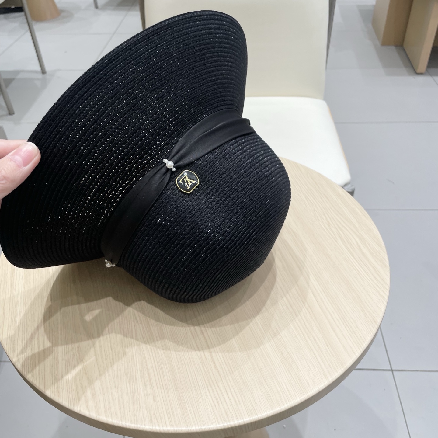  🧢路易威登棒球帽 LouisVuitton渔夫帽夏季女士时尚千金风宽檐细编遮阳帽缎面珍珠轻量圆顶