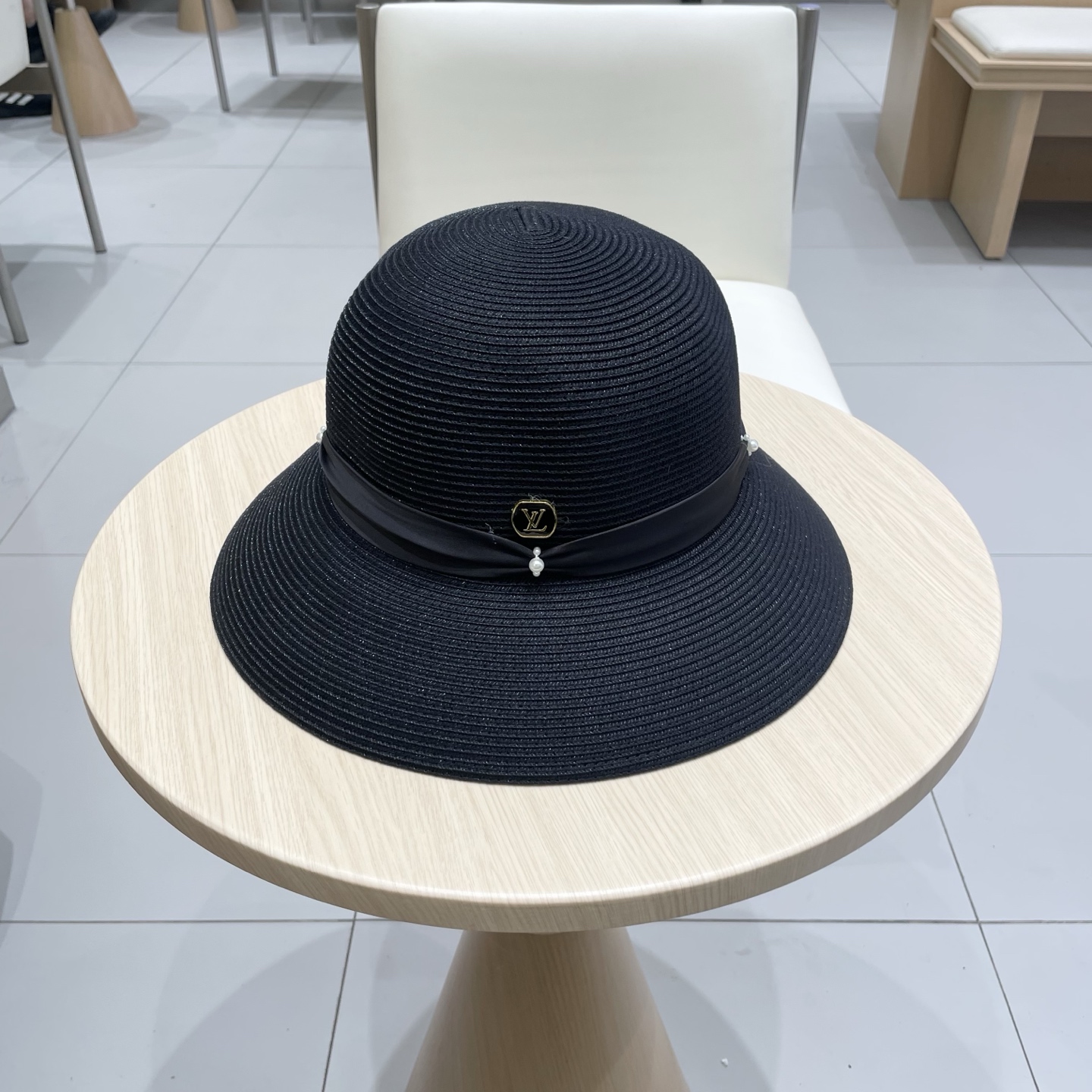  🧢路易威登棒球帽 LouisVuitton渔夫帽夏季女士时尚千金风宽檐细编遮阳帽缎面珍珠轻量圆顶