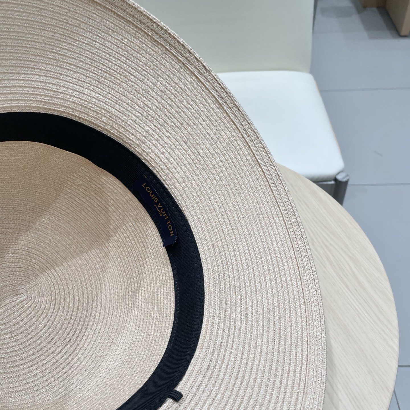  🧢路易威登棒球帽 LouisVuitton渔夫帽夏季女士时尚千金风宽檐细编遮阳帽缎面珍珠轻量圆顶