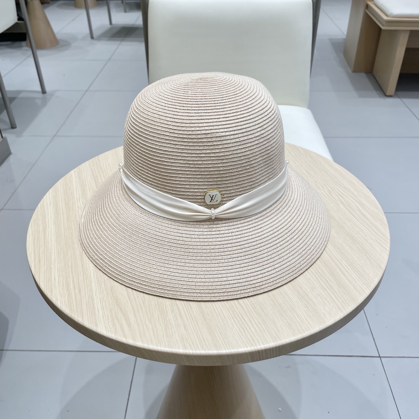  🧢路易威登棒球帽 LouisVuitton渔夫帽夏季女士时尚千金风宽檐细编遮阳帽缎面珍珠轻量圆顶