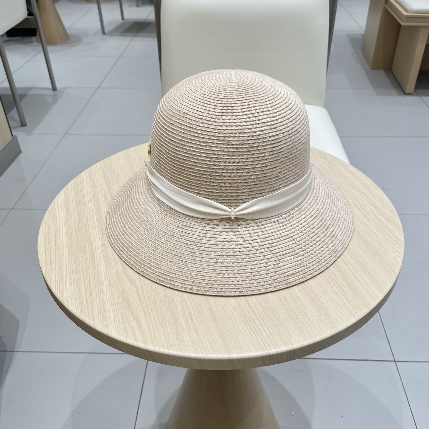  🧢路易威登棒球帽 LouisVuitton渔夫帽夏季女士时尚千金风宽檐细编遮阳帽缎面珍珠轻量圆顶