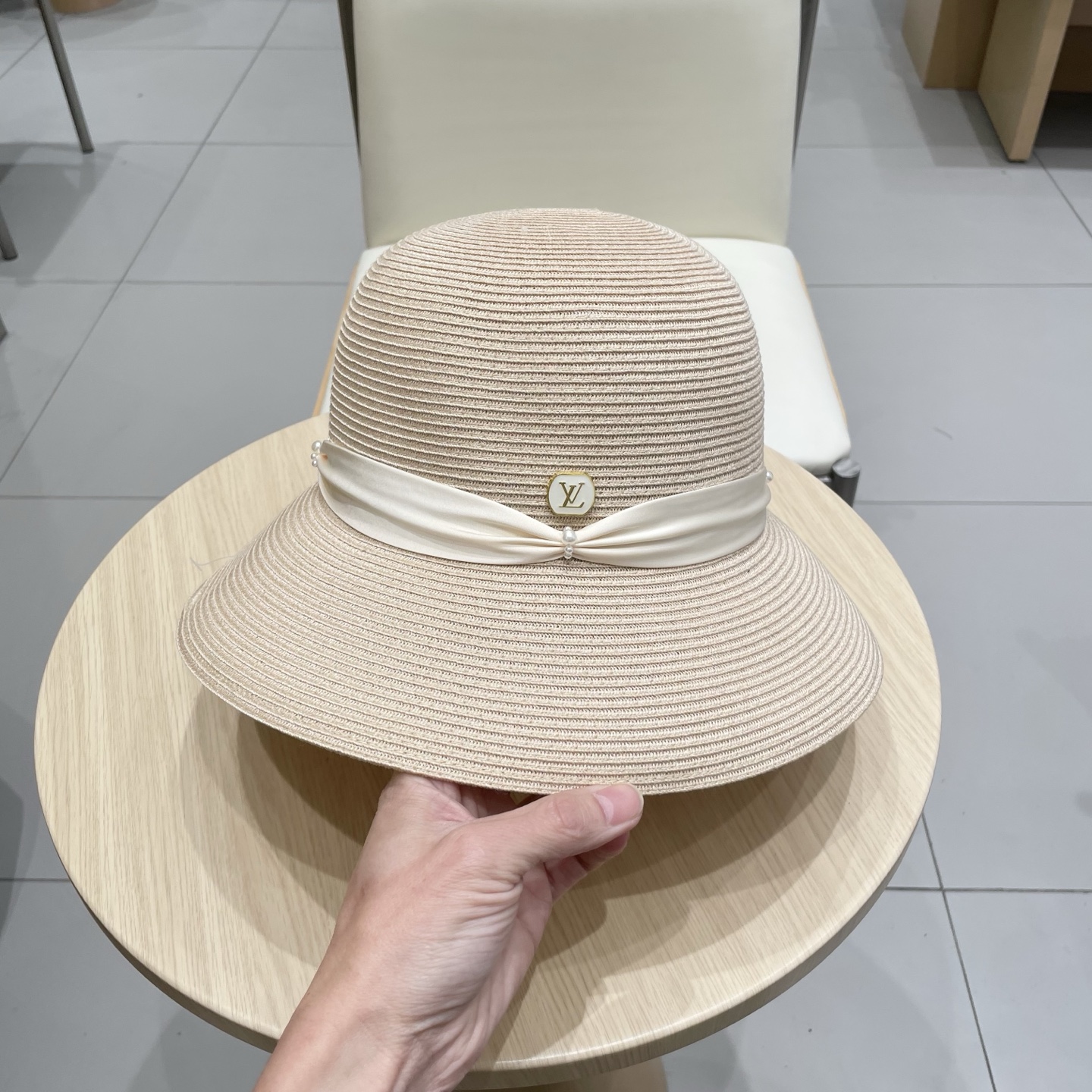  🧢路易威登棒球帽 LouisVuitton渔夫帽夏季女士时尚千金风宽檐细编遮阳帽缎面珍珠轻量圆顶