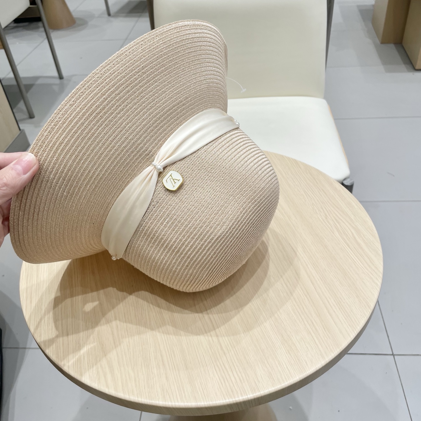  🧢路易威登棒球帽 LouisVuitton渔夫帽夏季女士时尚千金风宽檐细编遮阳帽缎面珍珠轻量圆顶