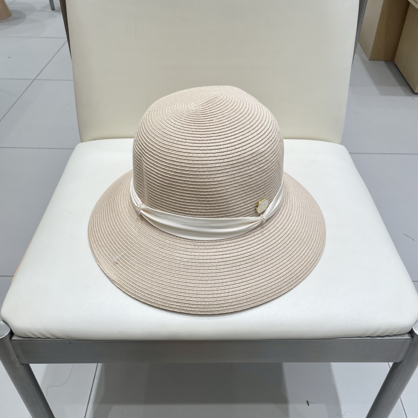  🧢路易威登棒球帽 LouisVuitton渔夫帽夏季女士时尚千金风宽檐细编遮阳帽缎面珍珠轻量圆顶