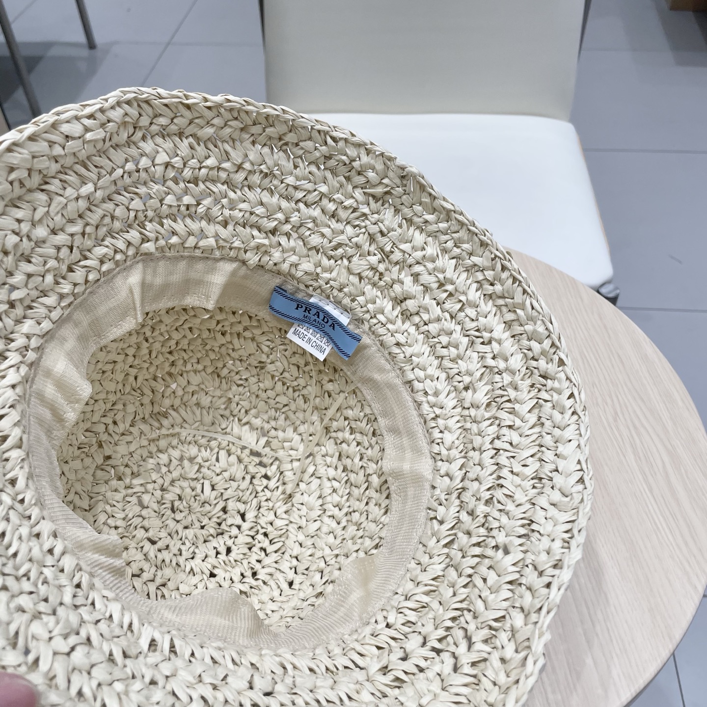  Prada普拉达2025夏休闲大檐草帽女百搭遮阳度假粗草编织手工沙滩帽防晒太阳帽