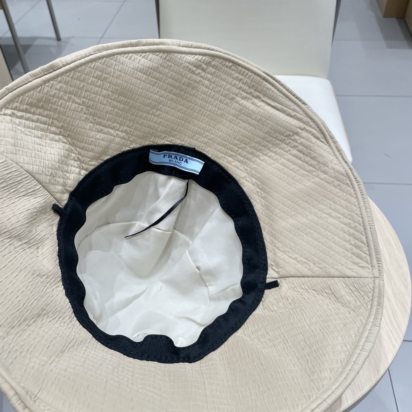  Prada普拉达裙边大檐渔夫帽女春夏季防紫外线防晒遮阳帽户外出游太阳帽