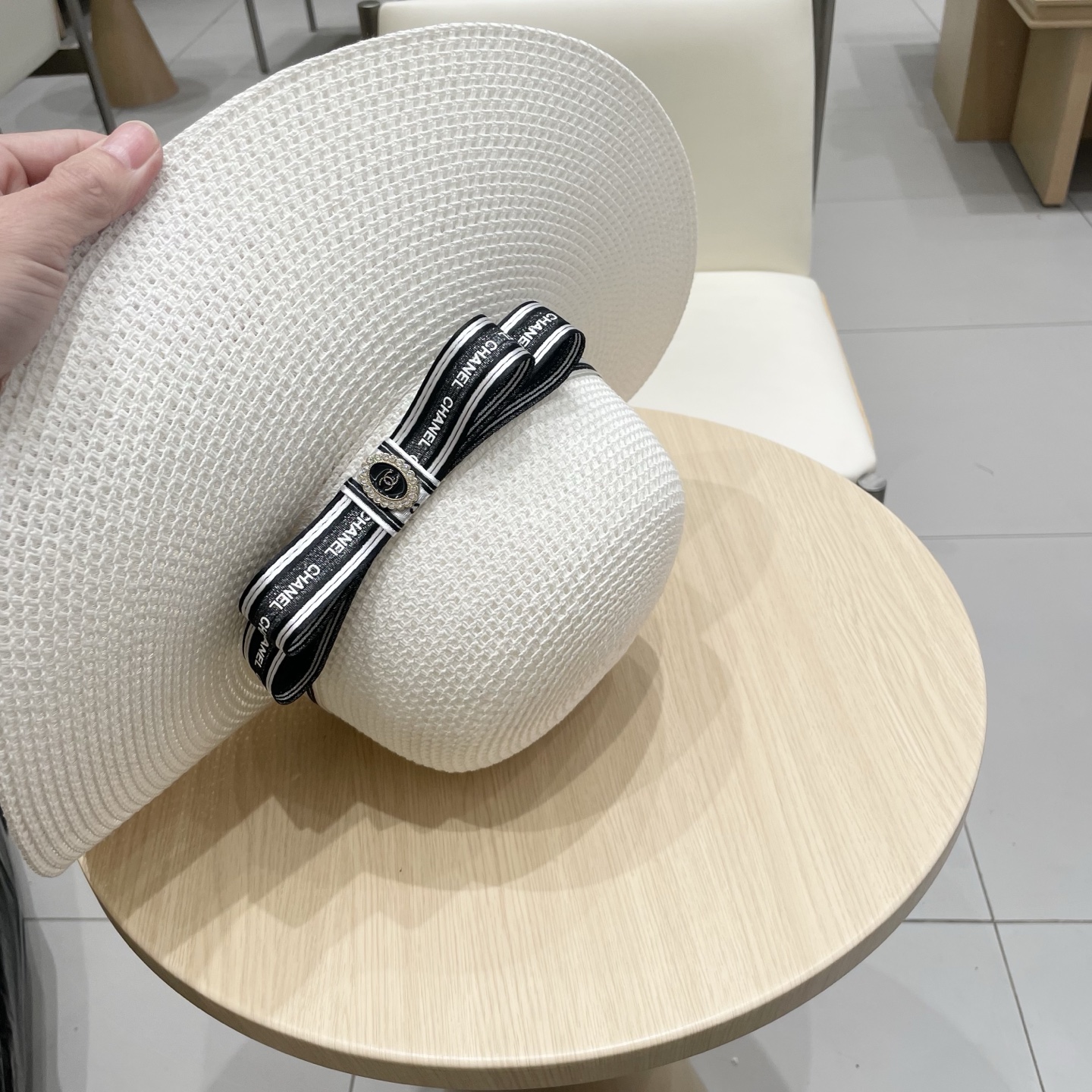 【CHANEL香奈儿】2025的新款草编遮阳圆顶草帽🤩沙滩风，简约大方，百搭单品～出街首选，