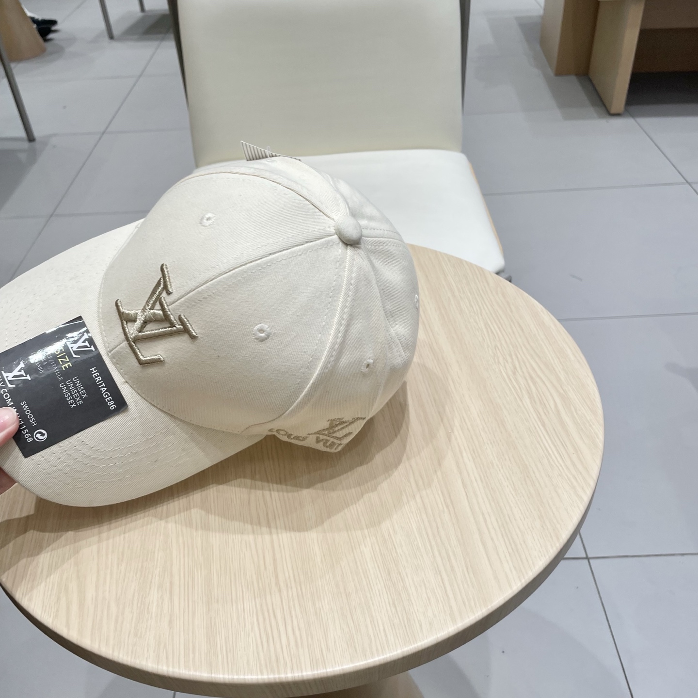🧢路易威登lv棒球帽 LouisVuitton😍新款重工打造♥️高端大气，百搭款🤗男女通用！