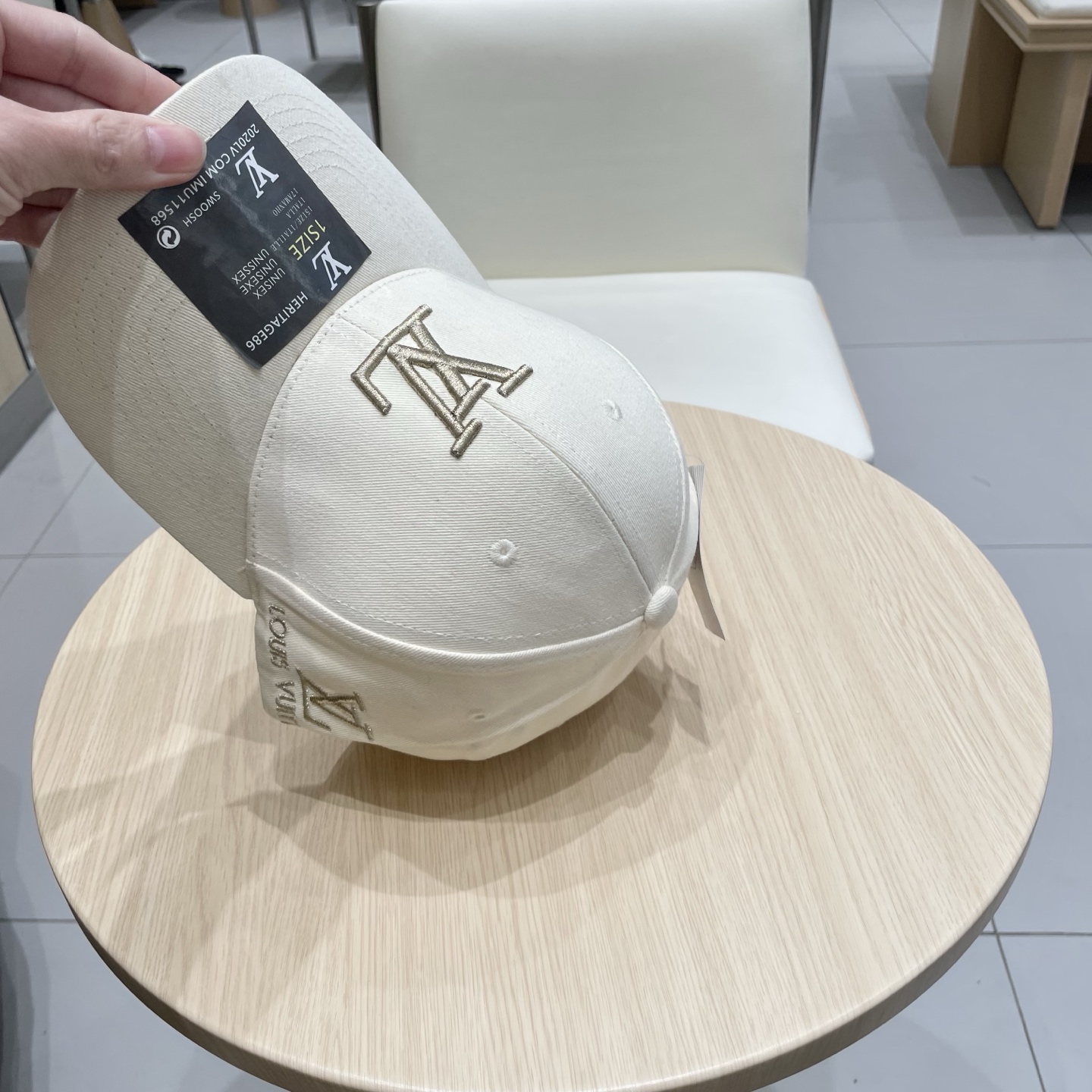 🧢路易威登lv棒球帽 LouisVuitton😍新款重工打造♥️高端大气，百搭款🤗男女通用！