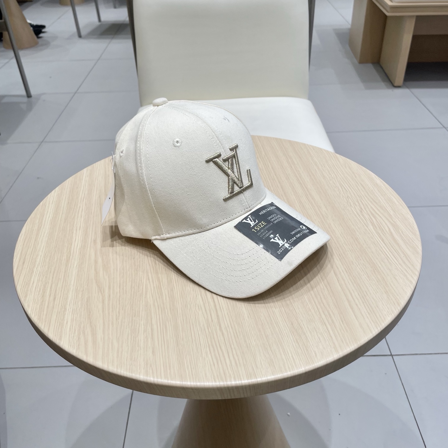 🧢路易威登lv棒球帽 LouisVuitton😍新款重工打造♥️高端大气，百搭款🤗男女通用！