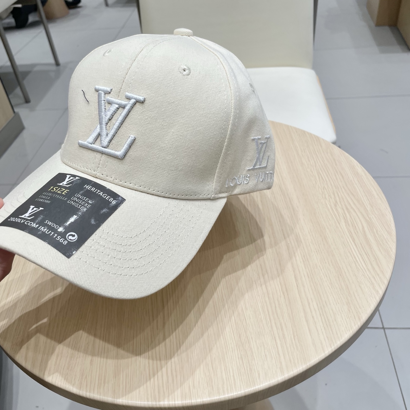 🧢路易威登lv棒球帽 LouisVuitton😍新款重工打造♥️高端大气，百搭款🤗男女通用！
