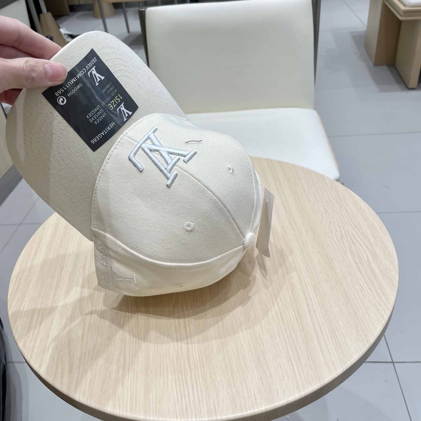 🧢路易威登lv棒球帽 LouisVuitton😍新款重工打造♥️高端大气，百搭款🤗男女通用！
