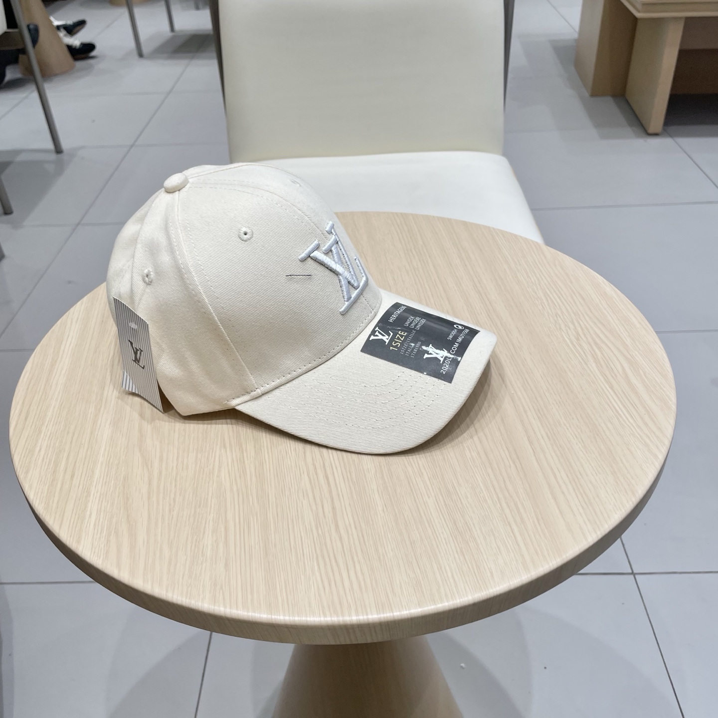 🧢路易威登lv棒球帽 LouisVuitton😍新款重工打造♥️高端大气，百搭款🤗男女通用！