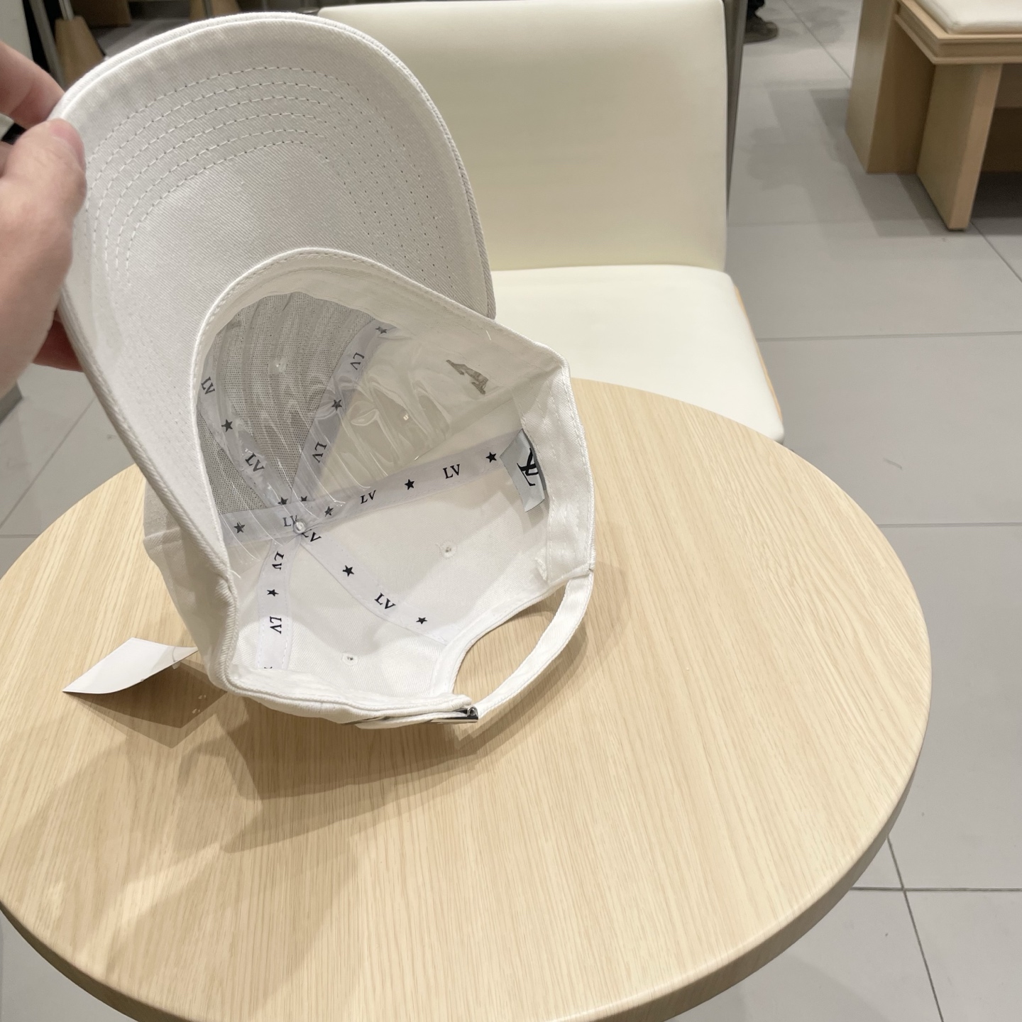 🧢路易威登lv棒球帽 LouisVuitton😍新款重工打造♥️高端大气，百搭款🤗男女通用！