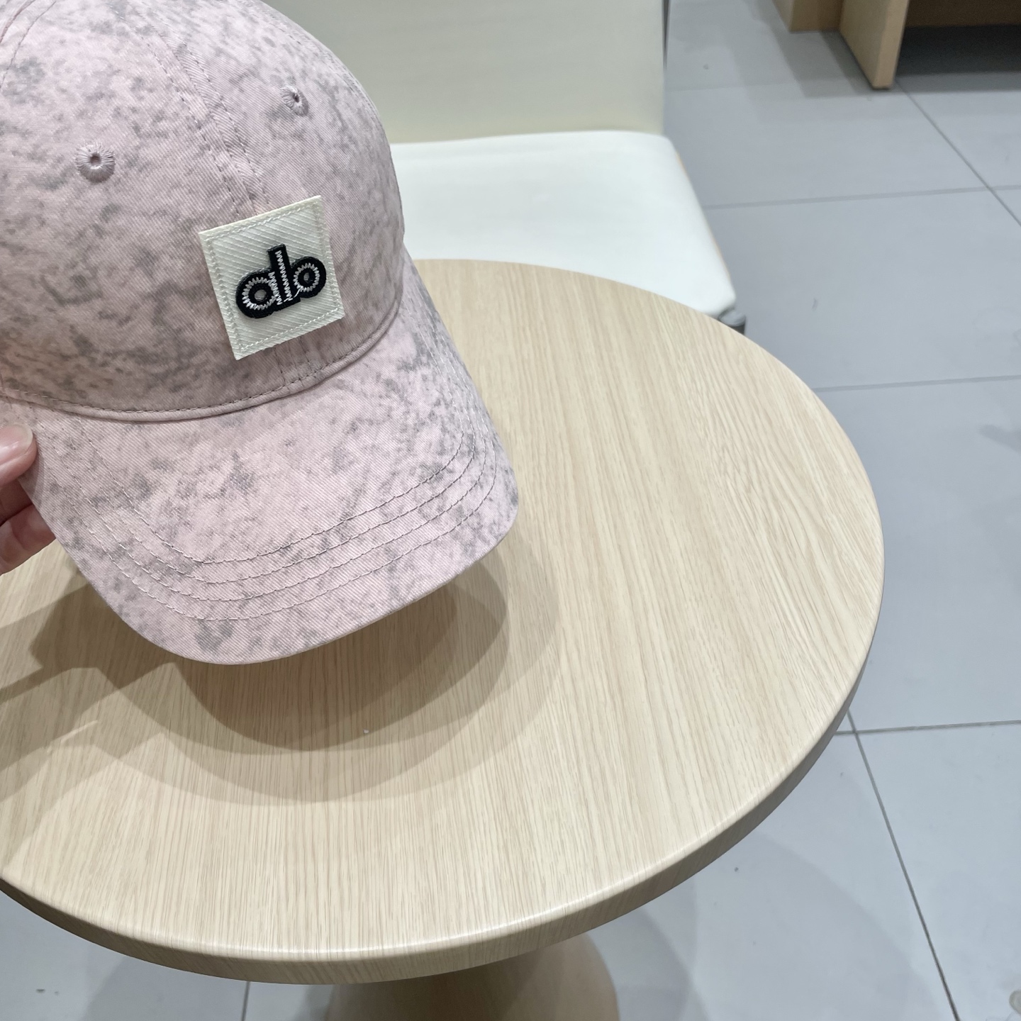  alo 新款定制棒球帽
🧢 设计感满满
日常穿搭 甜酷十足‼️
洋气 高级 不挑人‼️