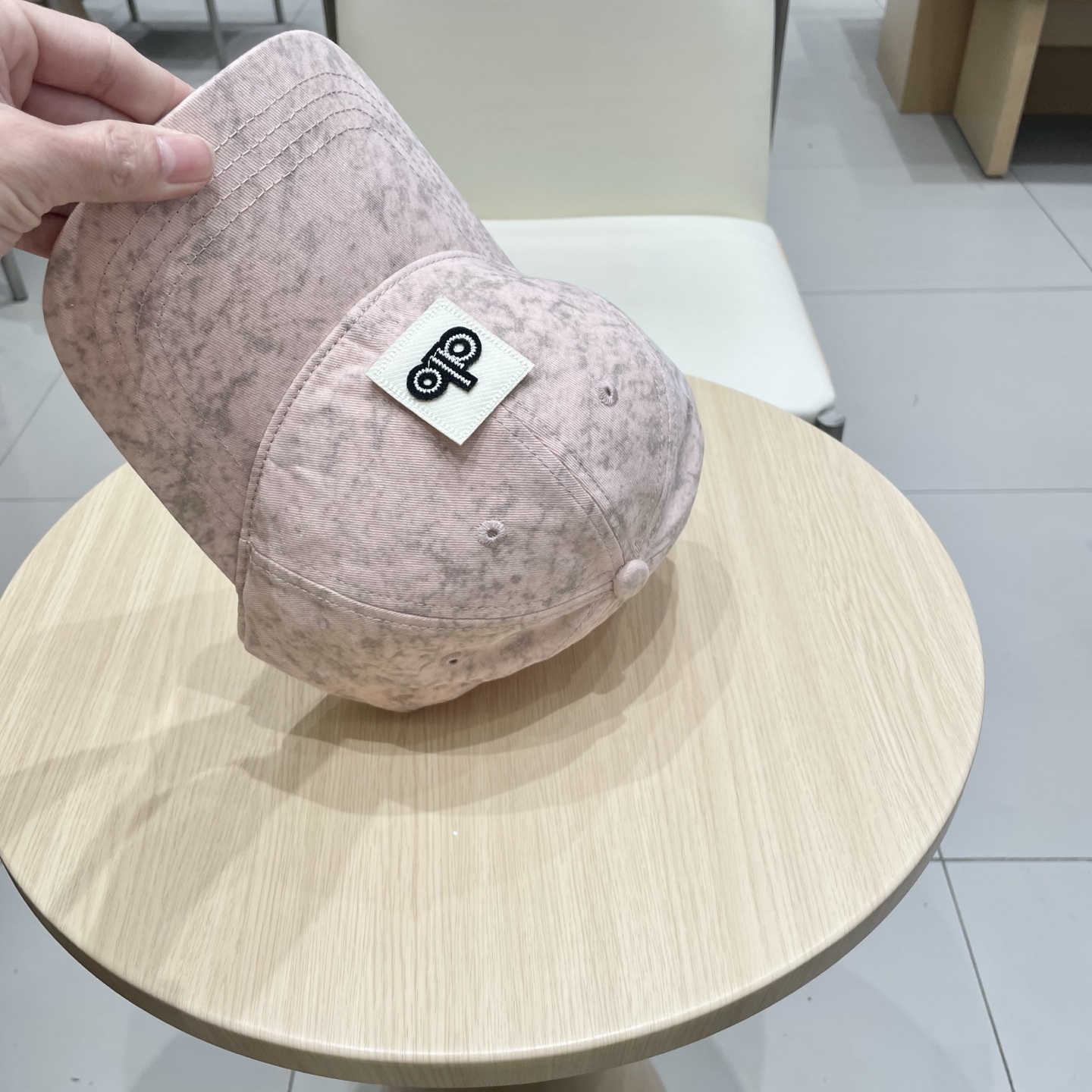  alo 新款定制棒球帽
🧢 设计感满满
日常穿搭 甜酷十足‼️
洋气 高级 不挑人‼️