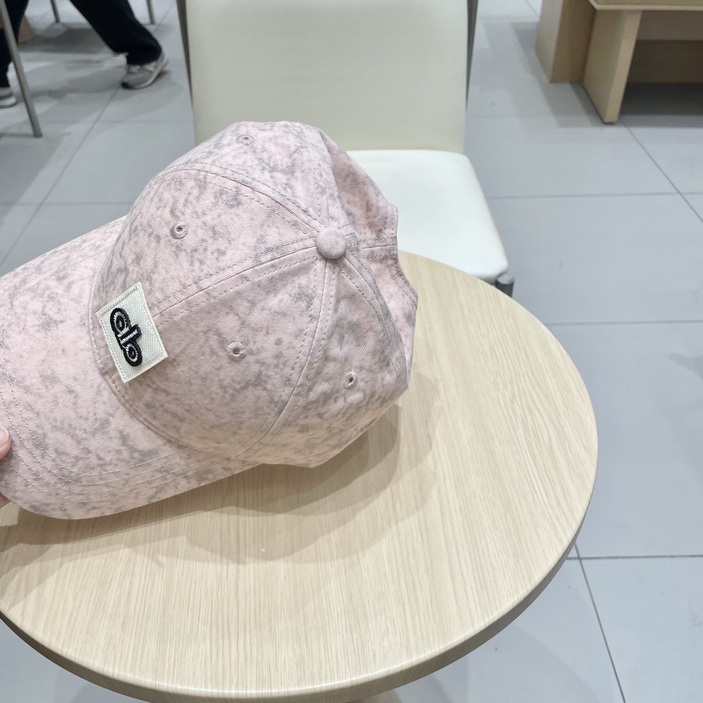  alo 新款定制棒球帽
🧢 设计感满满
日常穿搭 甜酷十足‼️
洋气 高级 不挑人‼️