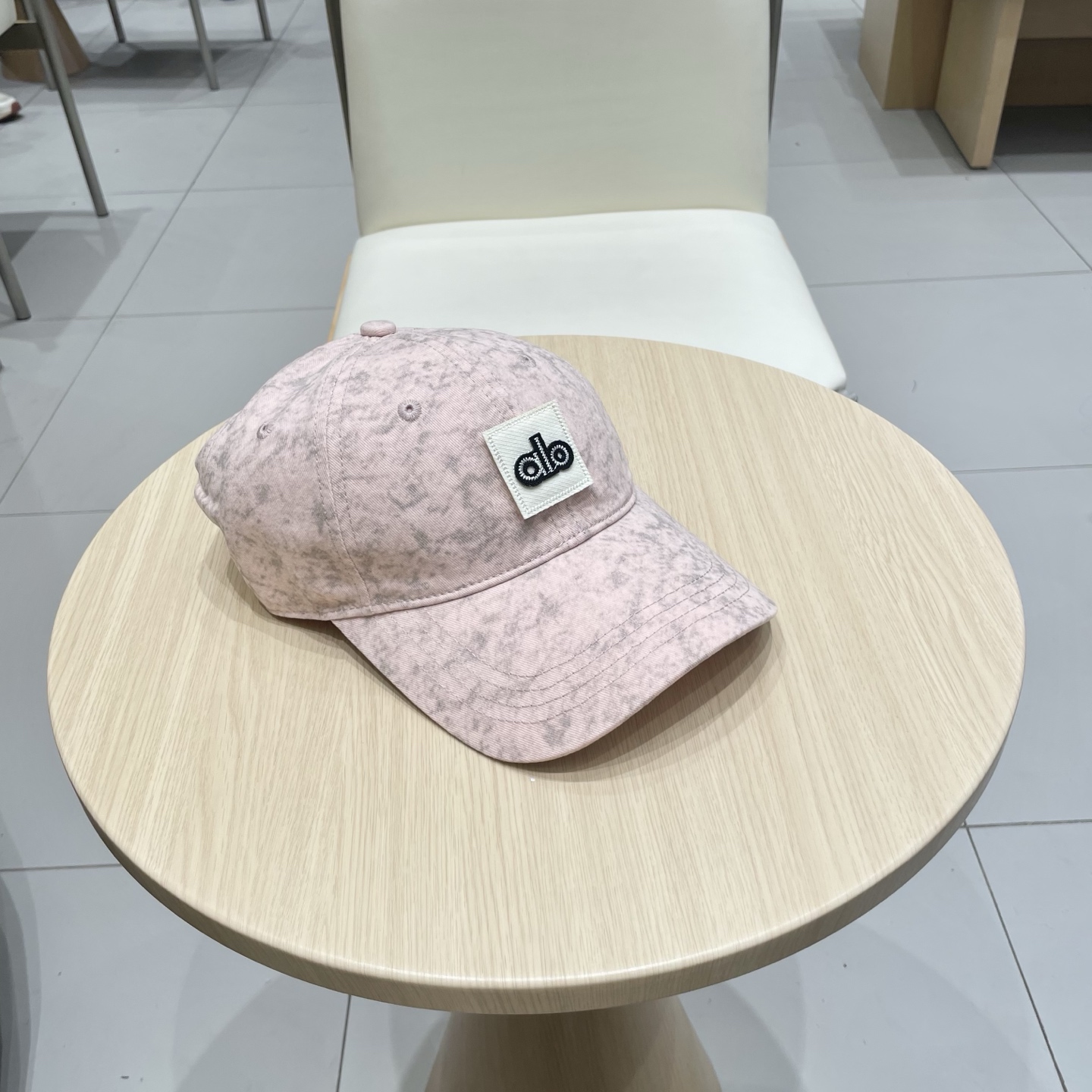  alo 新款定制棒球帽
🧢 设计感满满
日常穿搭 甜酷十足‼️
洋气 高级 不挑人‼️