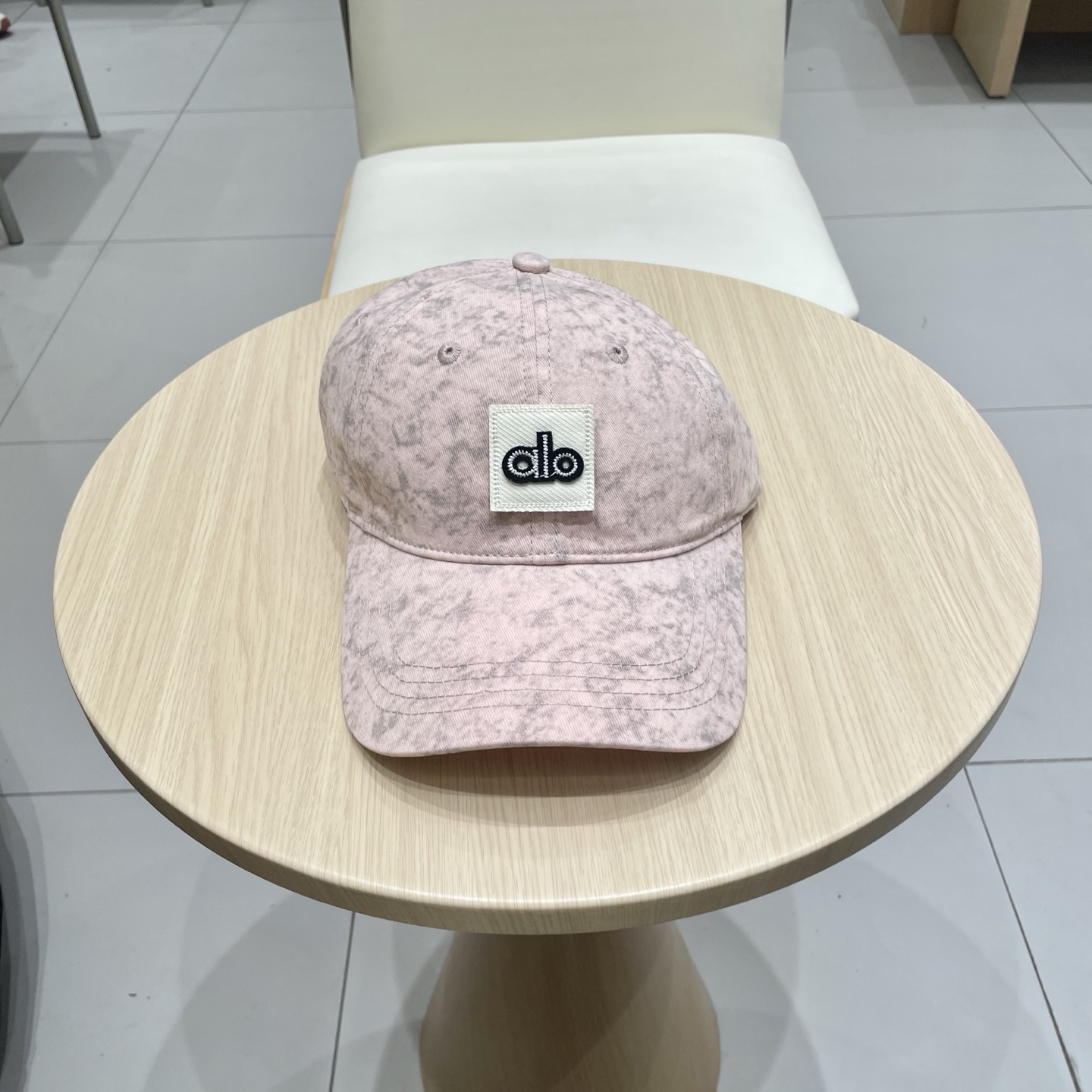  alo 新款定制棒球帽
🧢 设计感满满
日常穿搭 甜酷十足‼️
洋气 高级 不挑人‼️