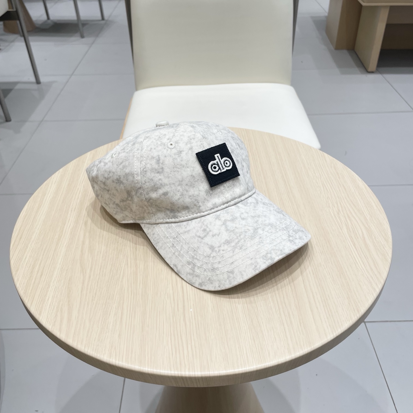  alo 新款定制棒球帽
🧢 设计感满满
日常穿搭 甜酷十足‼️
洋气 高级 不挑人‼️