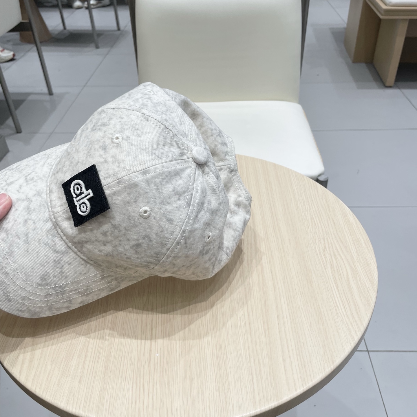  alo 新款定制棒球帽
🧢 设计感满满
日常穿搭 甜酷十足‼️
洋气 高级 不挑人‼️