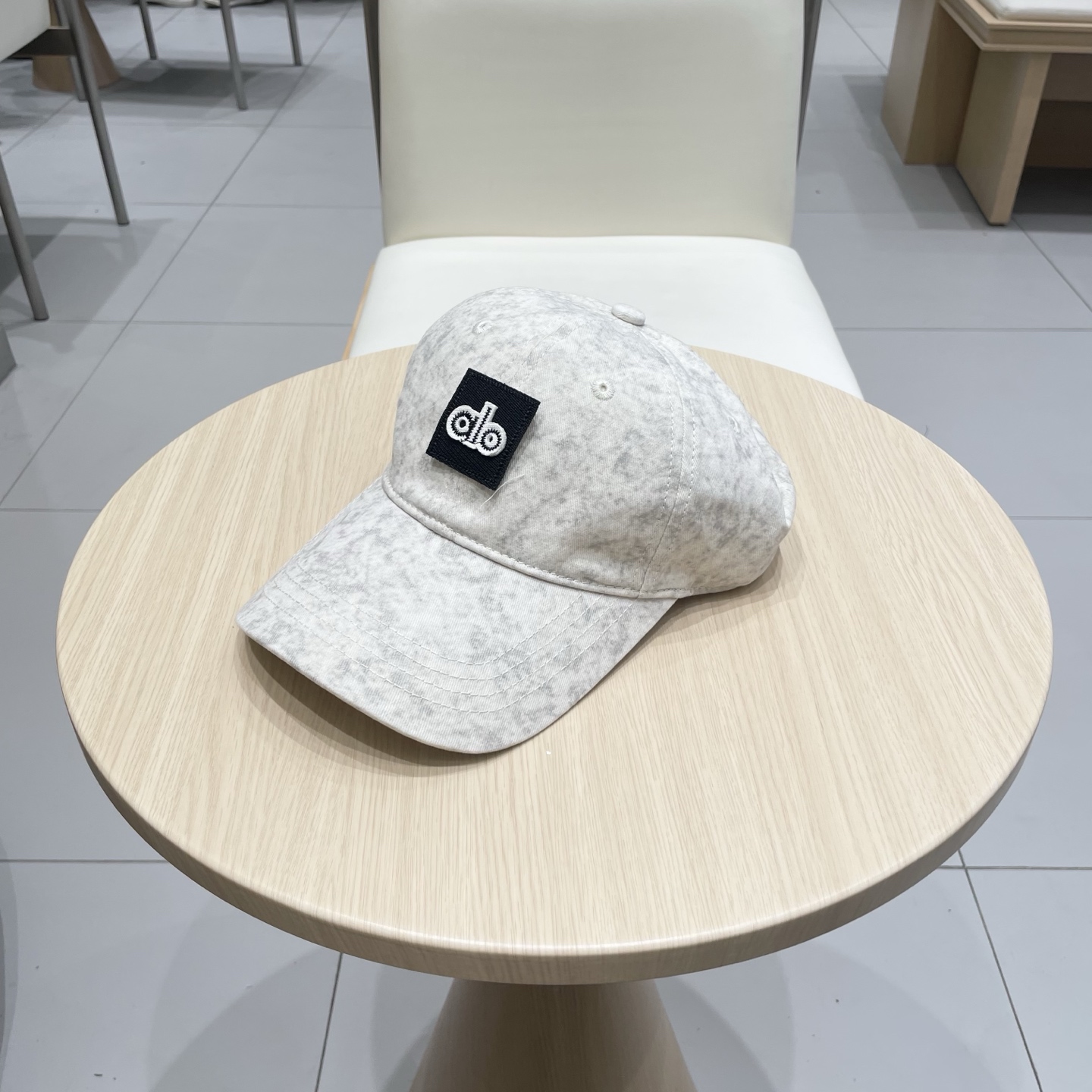  alo 新款定制棒球帽
🧢 设计感满满
日常穿搭 甜酷十足‼️
洋气 高级 不挑人‼️